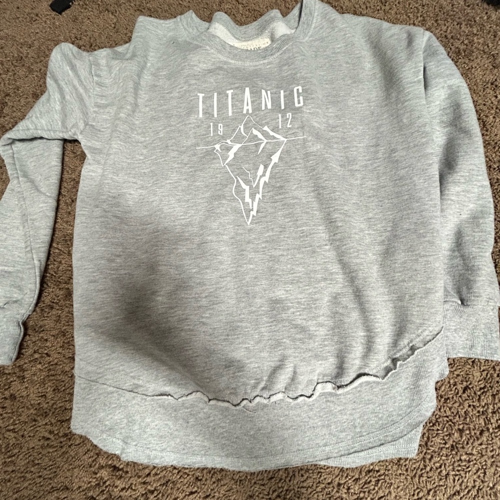 Titanic gray sweatshirt